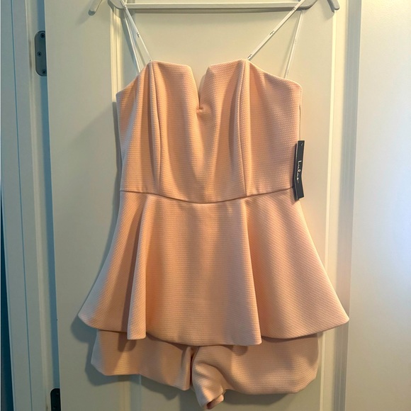 Lulu’s Where You Are Strapless Romper NWT - Picture 2 of 2